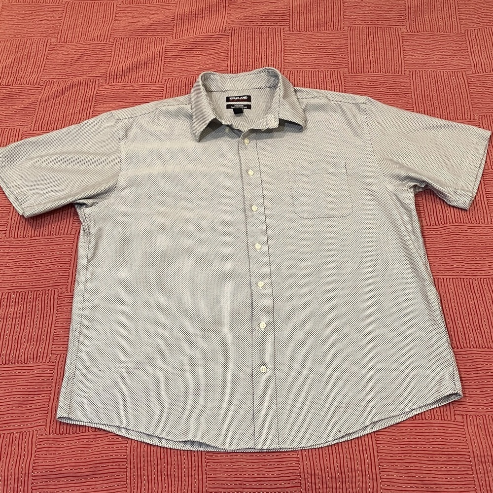 Kirkland Signature men’s XXL Non-Iron short sleeve Shirt - Black / White pattern